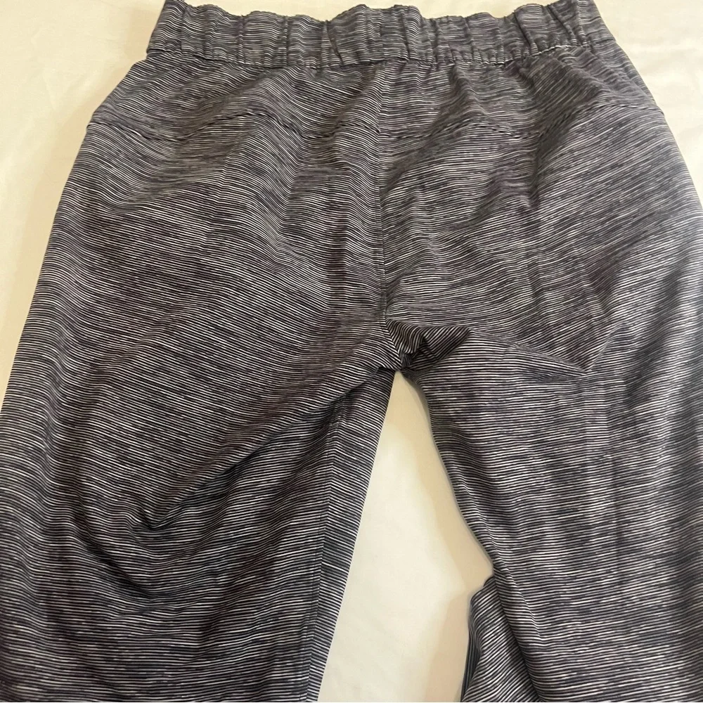 Lululemon On The Fly‎ Pants Woven Wee Are From Space Black Slate Size 8
